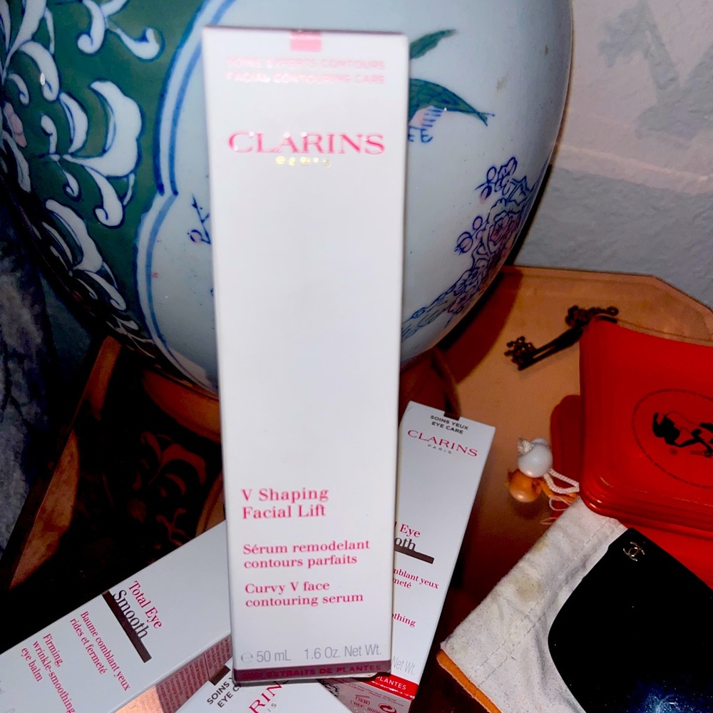Clarins v shaping facial lift serum new in box 1.6oz